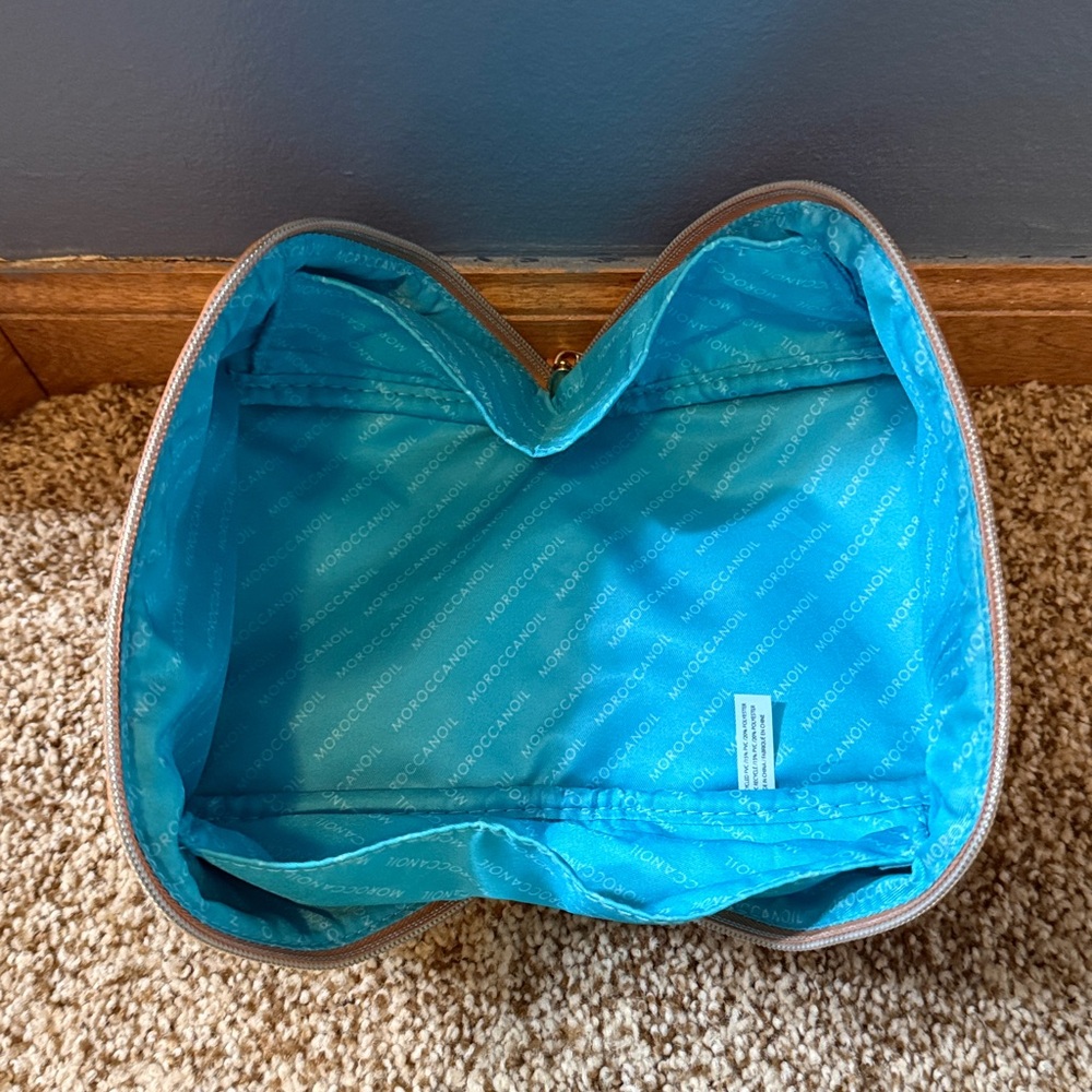 Toiletry Bags + Goodies!!! - Picture 6 of 11